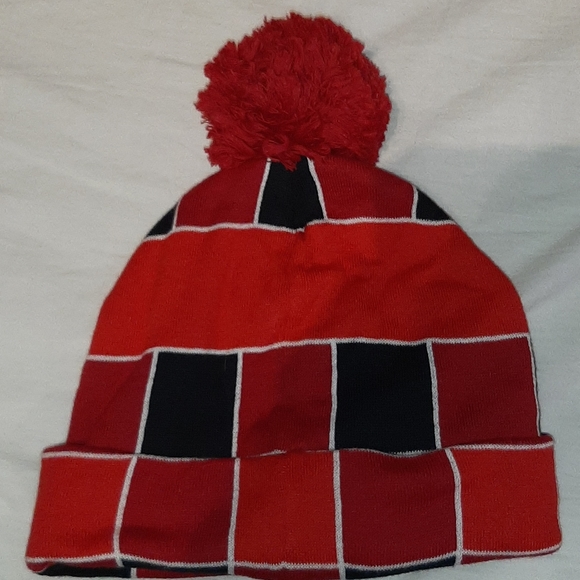 Mens but can be unisex bench beanie nwot - Picture 2 of 3